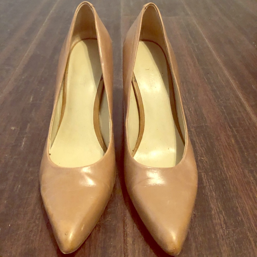 Nine West tan pumps